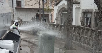 Limpieza y desinfección calles Juan Abelló y alrededores